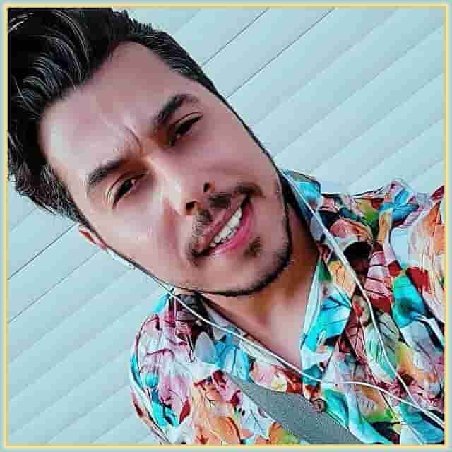 دانلود آهنگ پنج صبح از دانوش