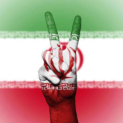 دانلود نماهنگ ایران سرو بلند ( چون سرو بلند در باد میمانیم )